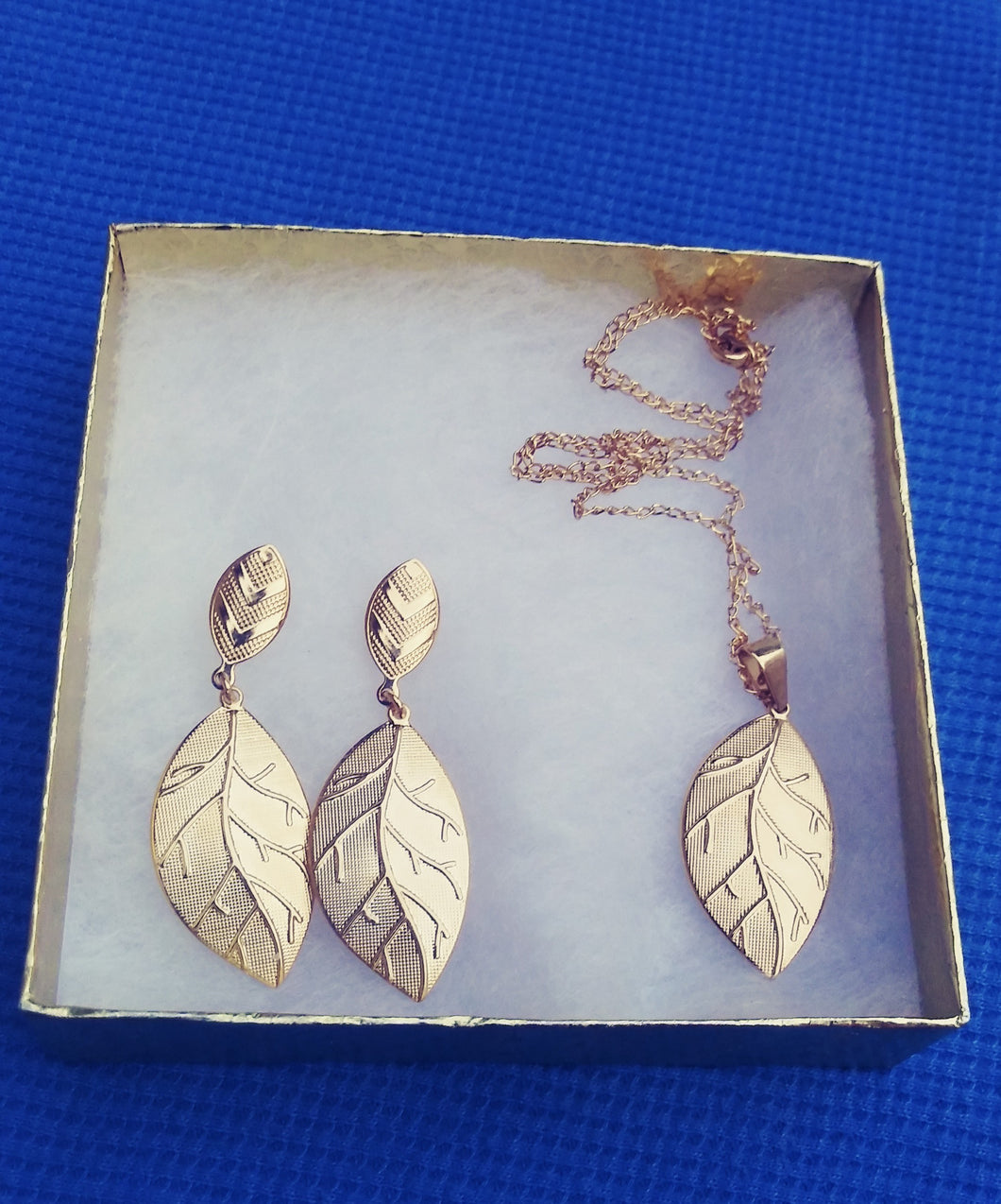 14k Gold Filled Womens Full Set Chain, Leaf Charm And Earrings
